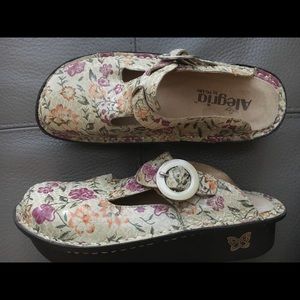 Uniform shoes new without tags